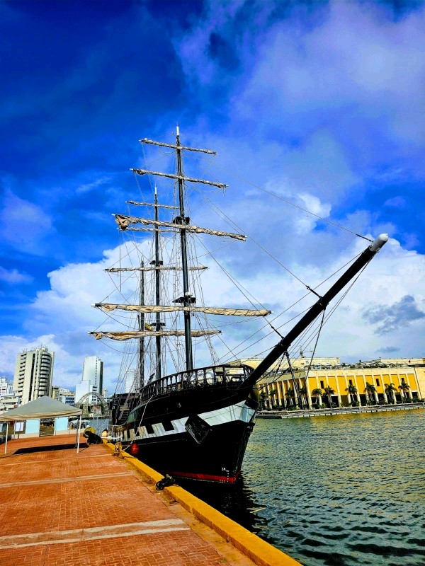 ATARDECER - BARCO PHANTOM