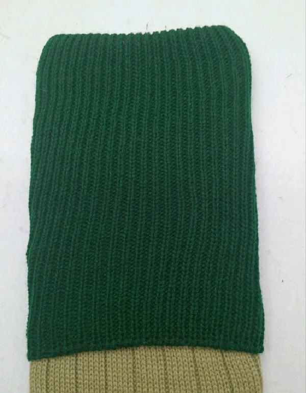 Khaki Golfhose with Bottle Green Turnover