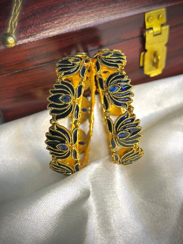 P084-Bangles