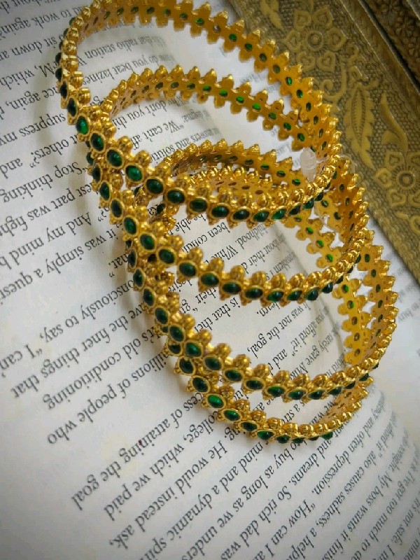 P118-Bangles