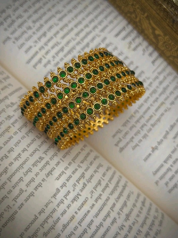 P118-Bangles