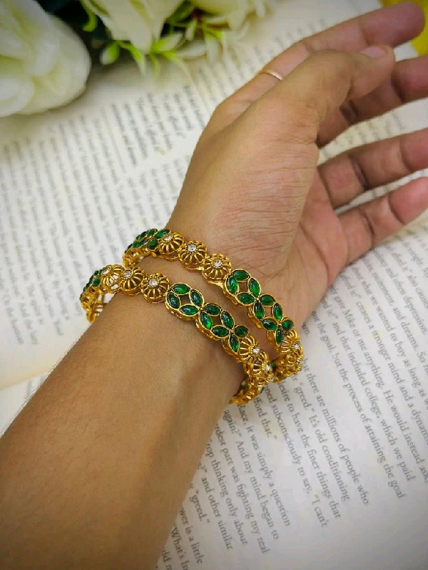 P119-Bangles