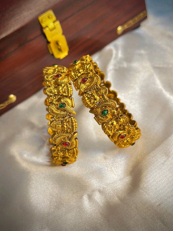 P087-Bangles