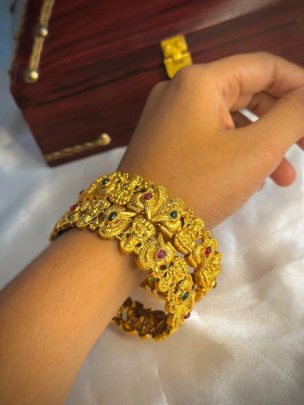P087-Bangles