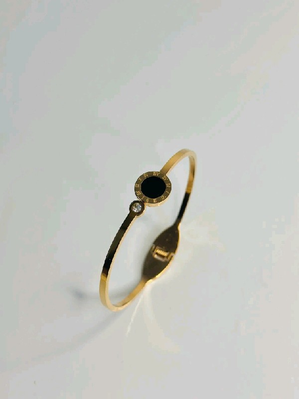 P058-Bangles