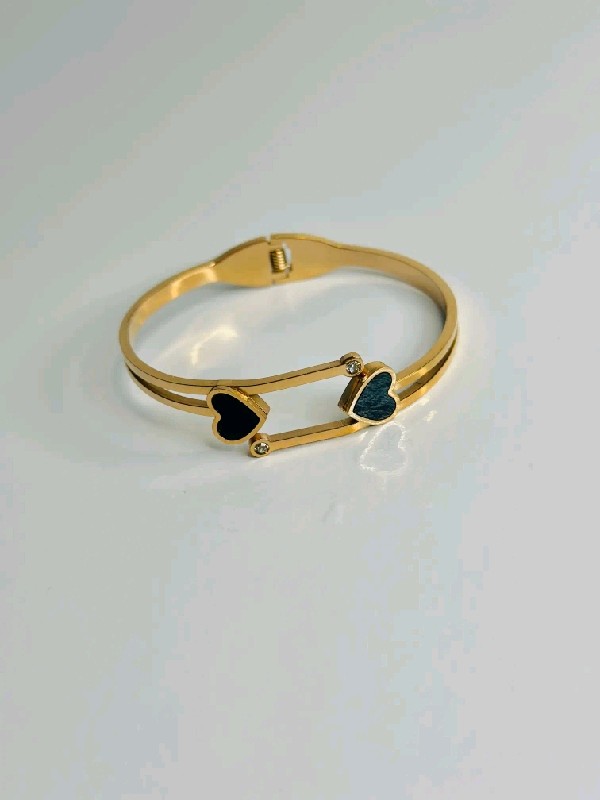 P059-Bangles