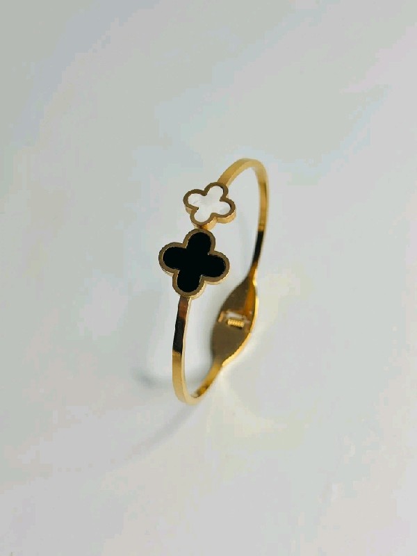 P060-Bangles