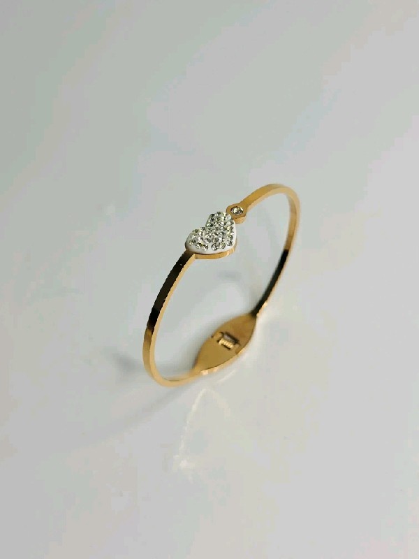 P061-Bangles