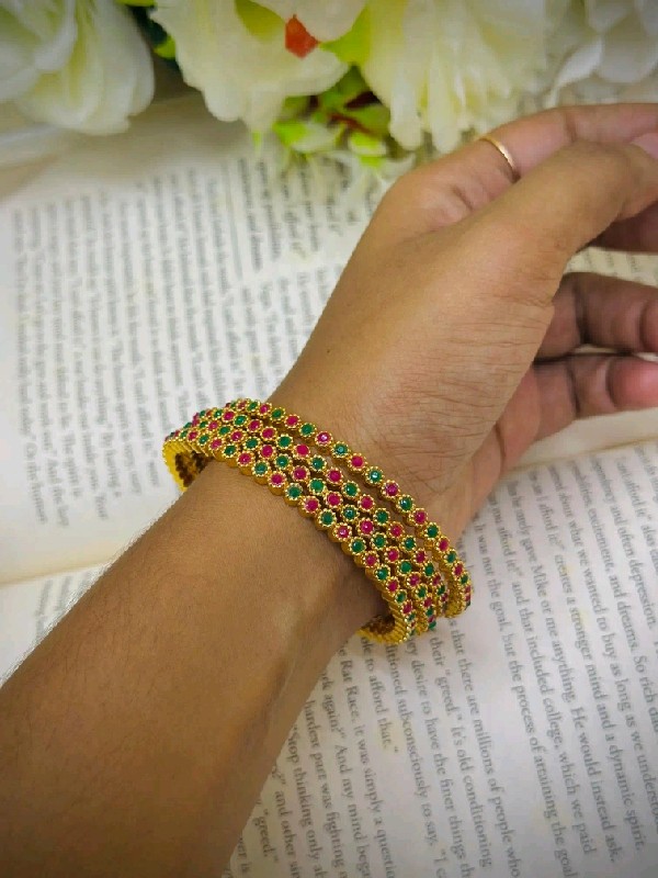 P117-Bangles
