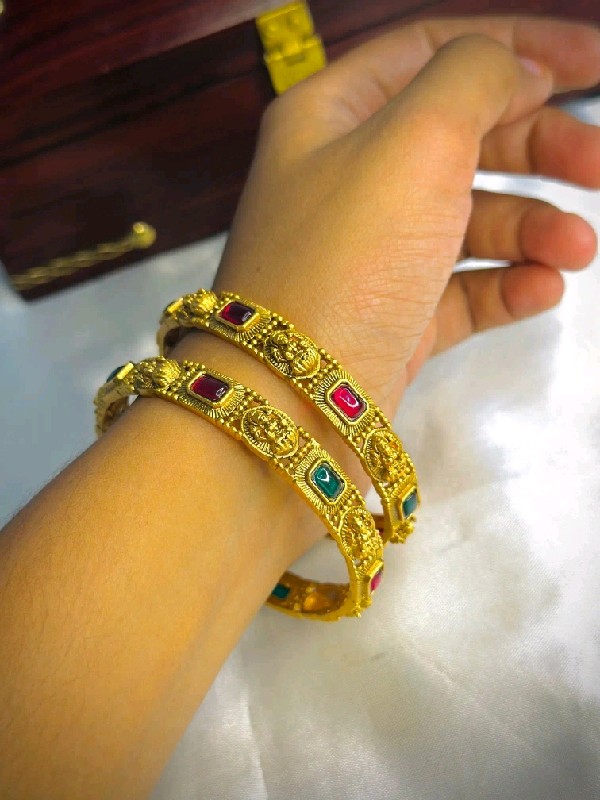 P085-Bangles