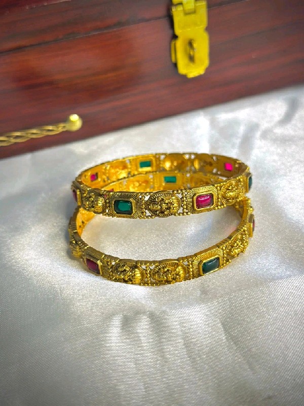 P085-Bangles