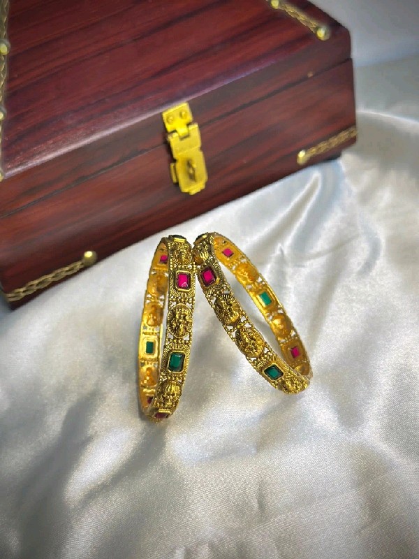 P085-Bangles