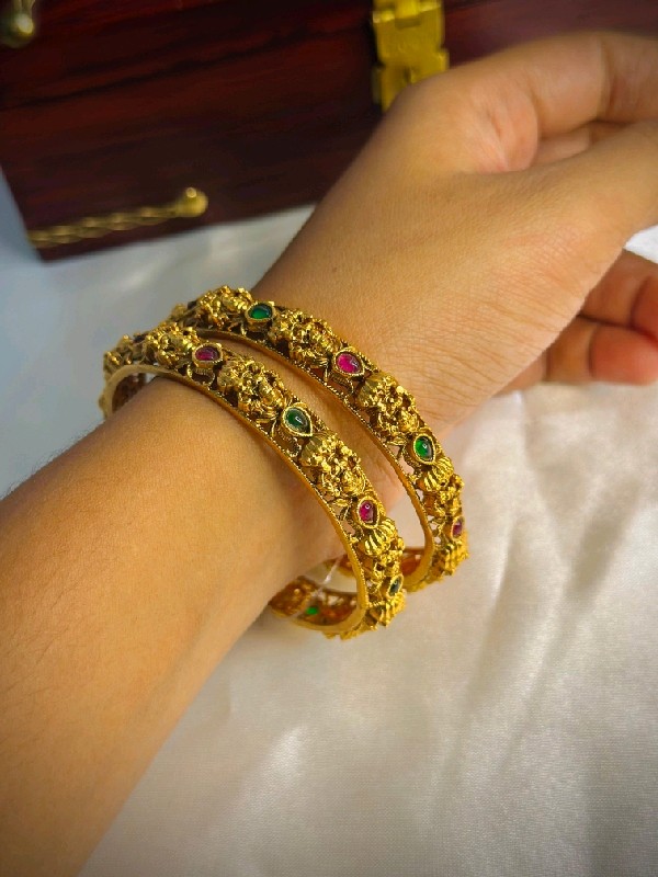 P088-Bangles