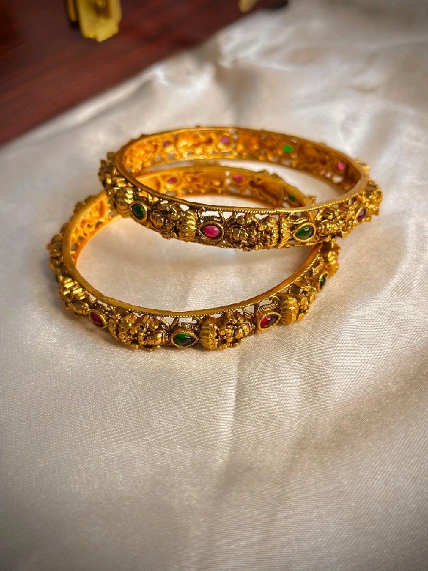 P088-Bangles