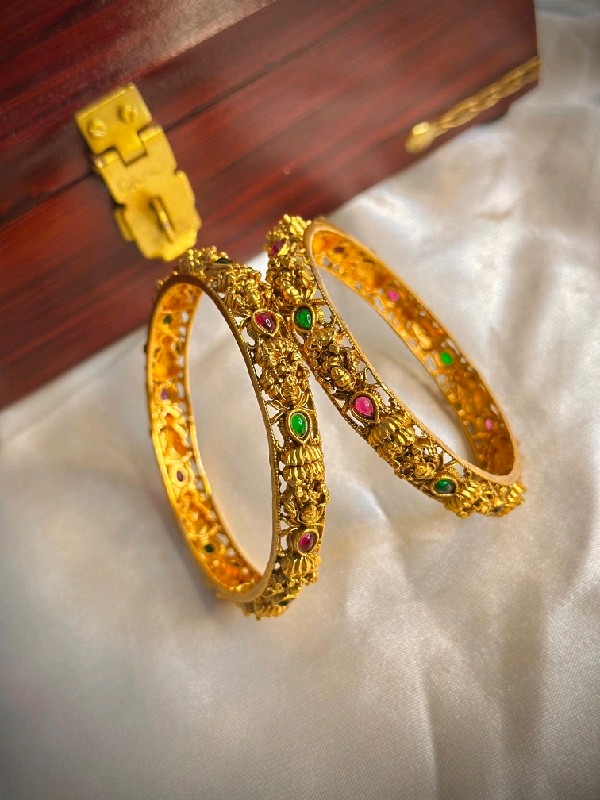 P088-Bangles