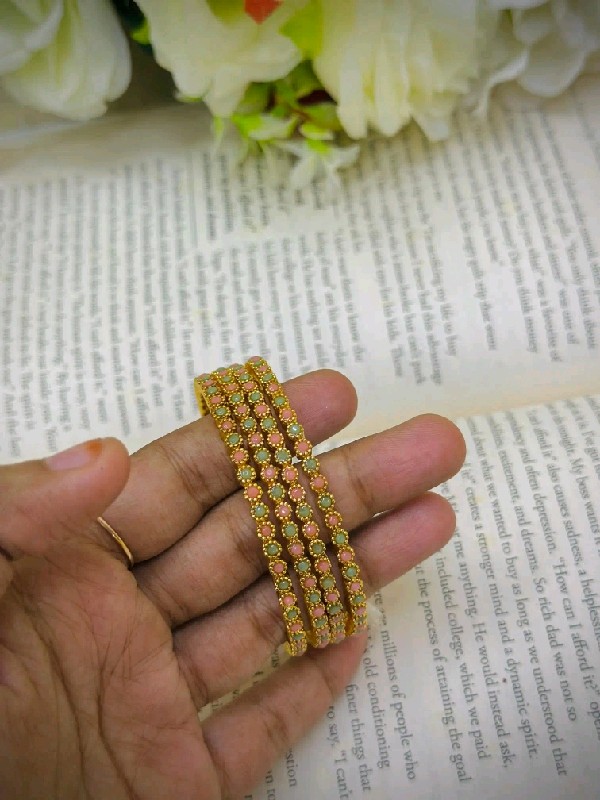 P116-Bangles