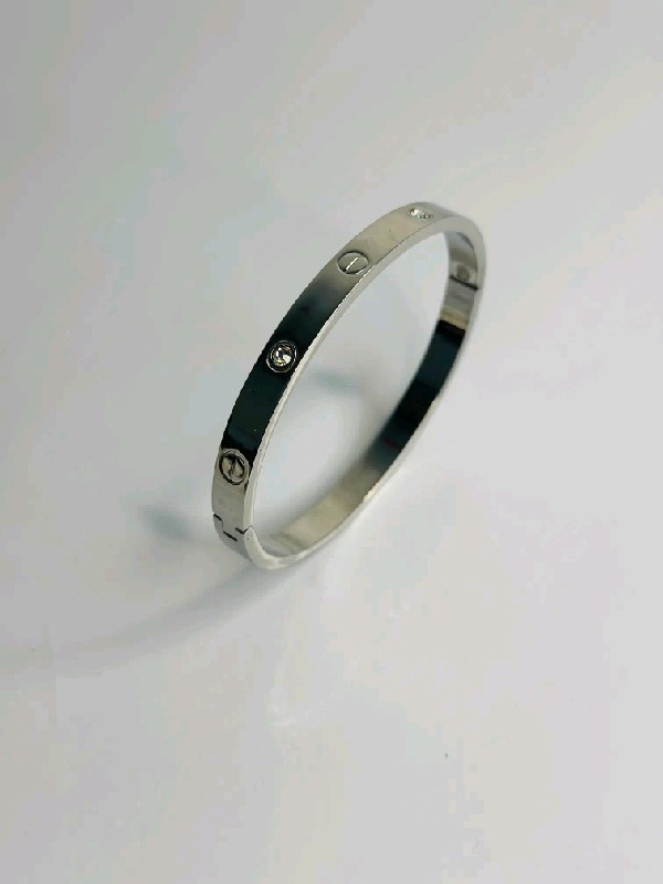P056-Bangles